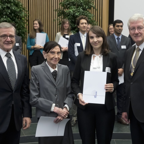 from left: Senator h.c. Robert Mayr, Senatorin h.c. Eva Mayr-Stihl, the Robert-Mayr-Prize winner, Antonina Trippel, and the Rector of the university of Freiburg, Prof. Dr. Hans-Jochen Schiewer.