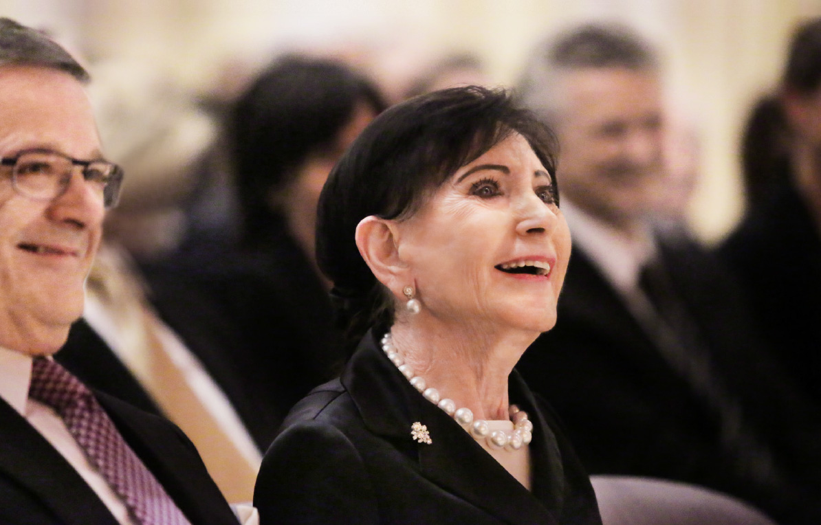 Eva Mayr-Stihl has received many awards for her services to the community. Both herself as well as Robert Mayr are Honorary Senators of Freiburg University. Eva Mayr-Stihl