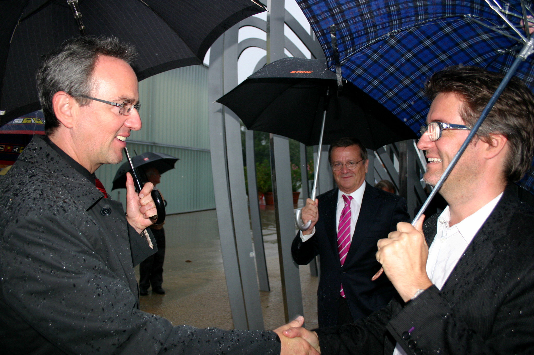 Der Waiblinger Oberbürgermeister Andreas Hesky, Stifter Robert Mayr und der Künstler Ólafur Elíasson.