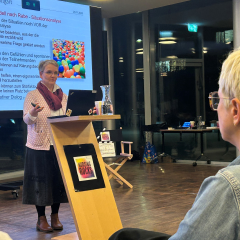 Prof. Dr. Ulrike Schleinschok von der DHBW Stuttgart bei ihrem Vortrag