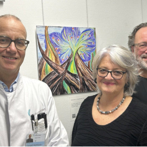 Prof. Dr. Gerald Illerhaus, Kunsttherapeutin Barbara Hummler-Antoni und Fabian Hoyer, der Witwer der Künstlerin.