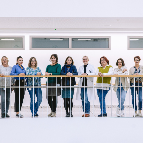 Das Team der Patientenlotsinnen mit Dr. Julia Gottfried