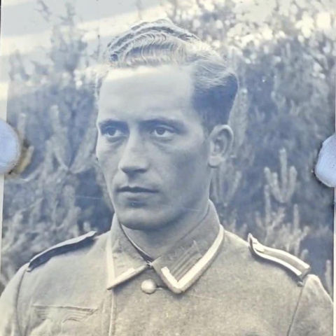 Historisches Foto zeigt einen Soldaten.