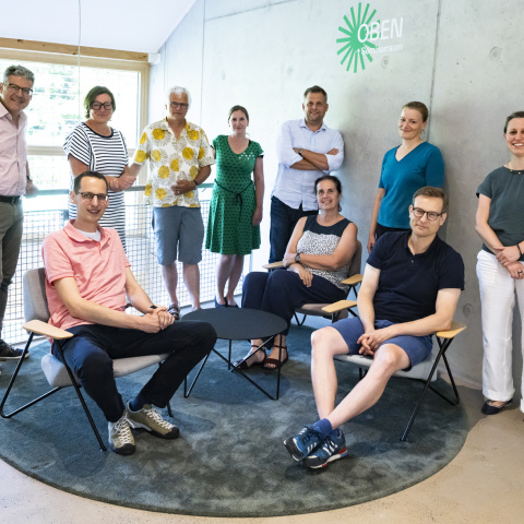 Gruppenbild der Preisträgerinnen und Preisträger des Deutschen Forstwissenschaftspreises von 2000 bis 2025