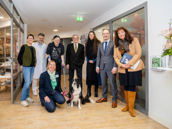 Gruppenbild mit Hund im Marienhospital