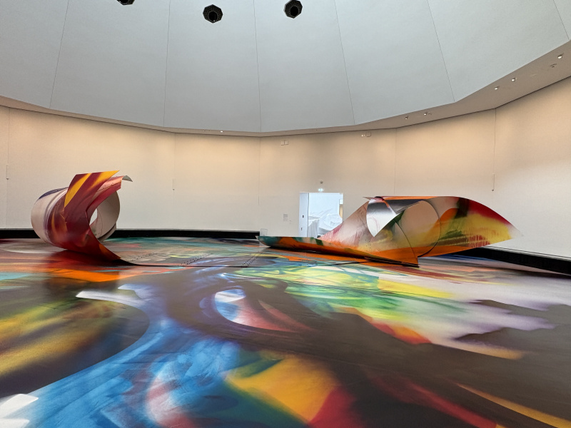 Installation der Künstlerin Katharina Grosse im Kuppelsaal des Kunstgebäudes Stuttgart.